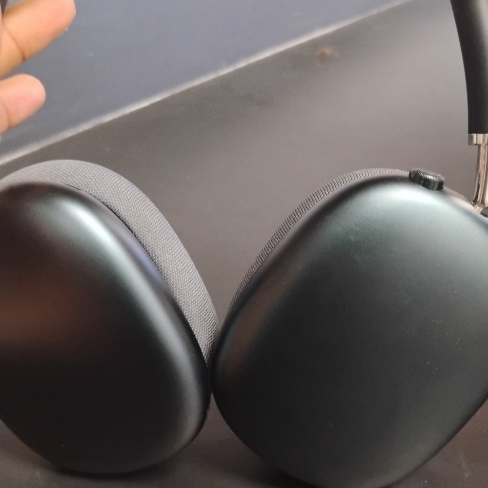 Air Pod Max - Picture 2 of 3